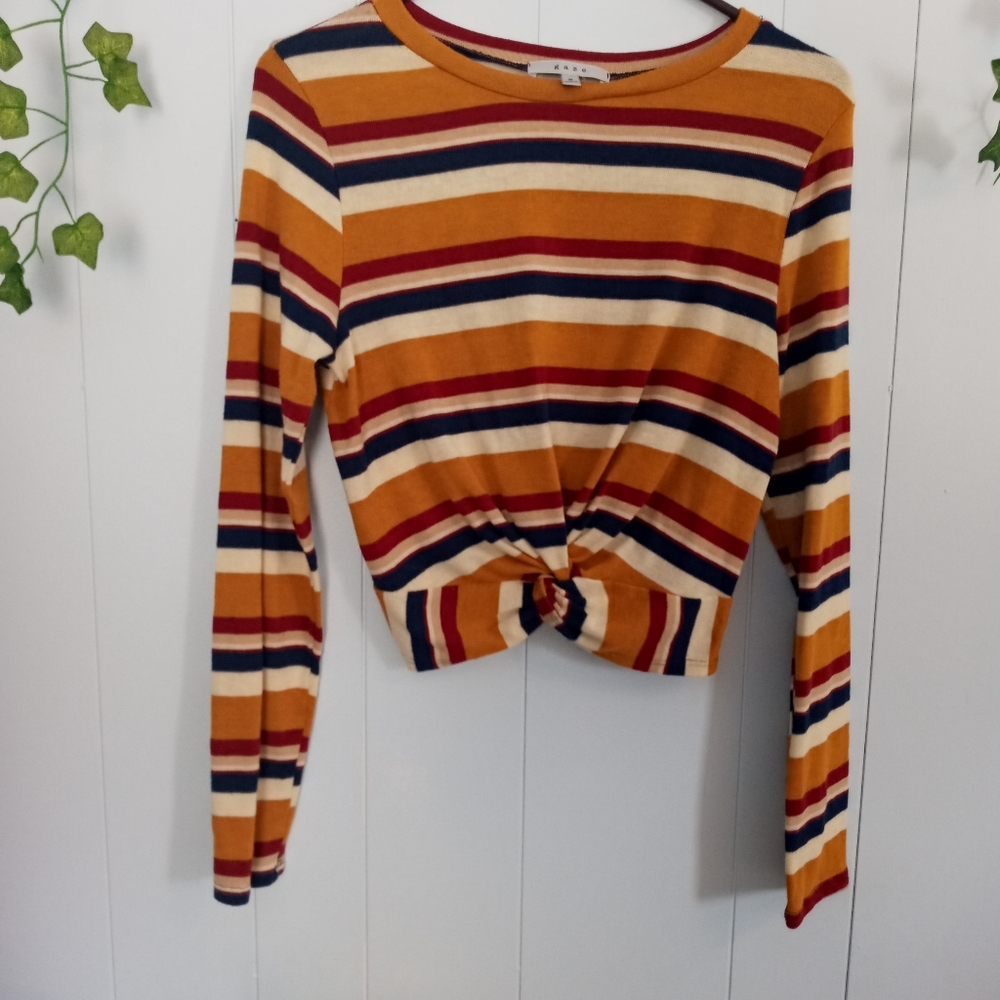 Retro looking crop sweater brand Gaze size medium